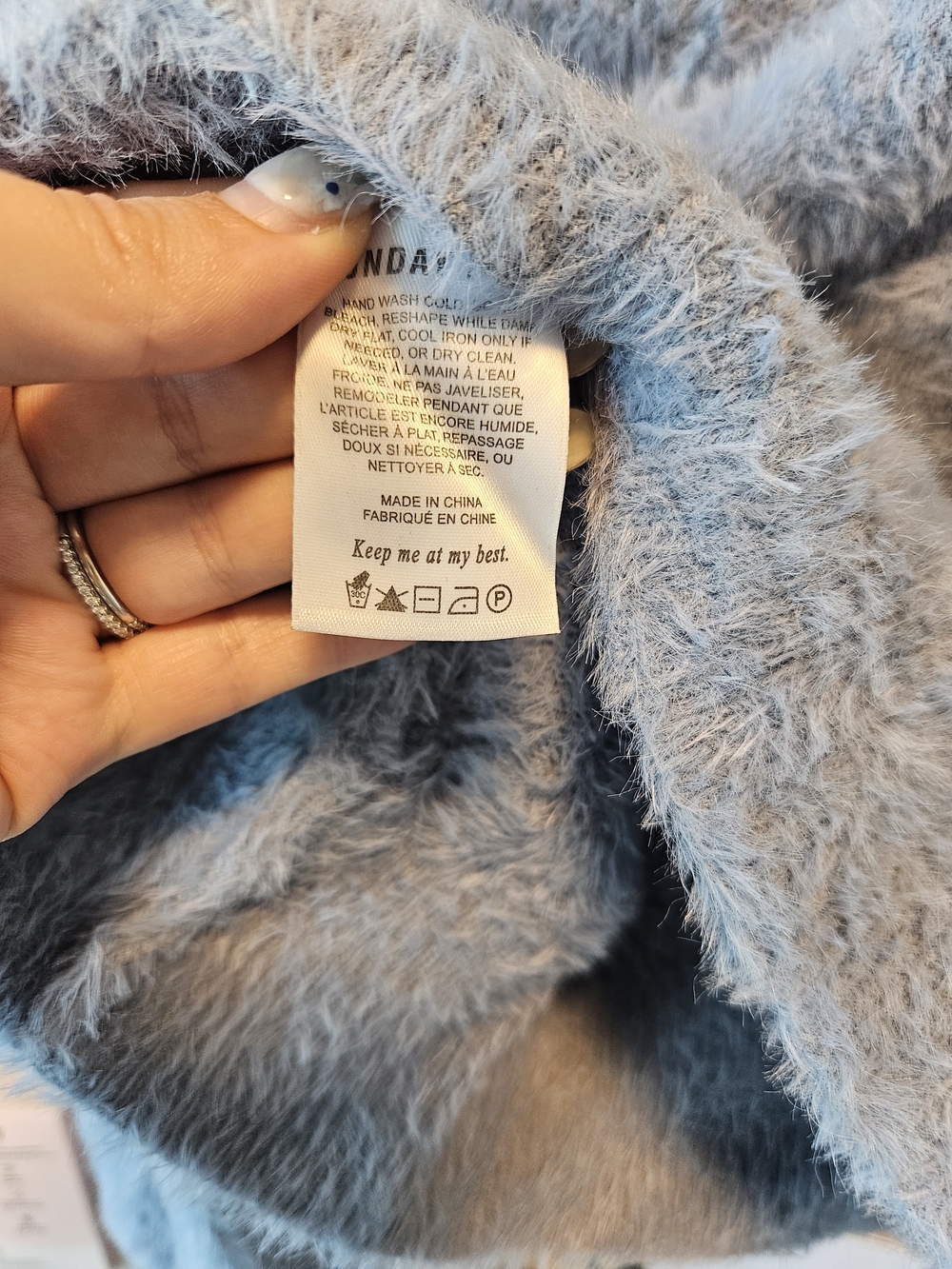 Aritzia Sunday Best Blue Fuzzy Cropped V-Neck Sweater - Picture 7 of 7